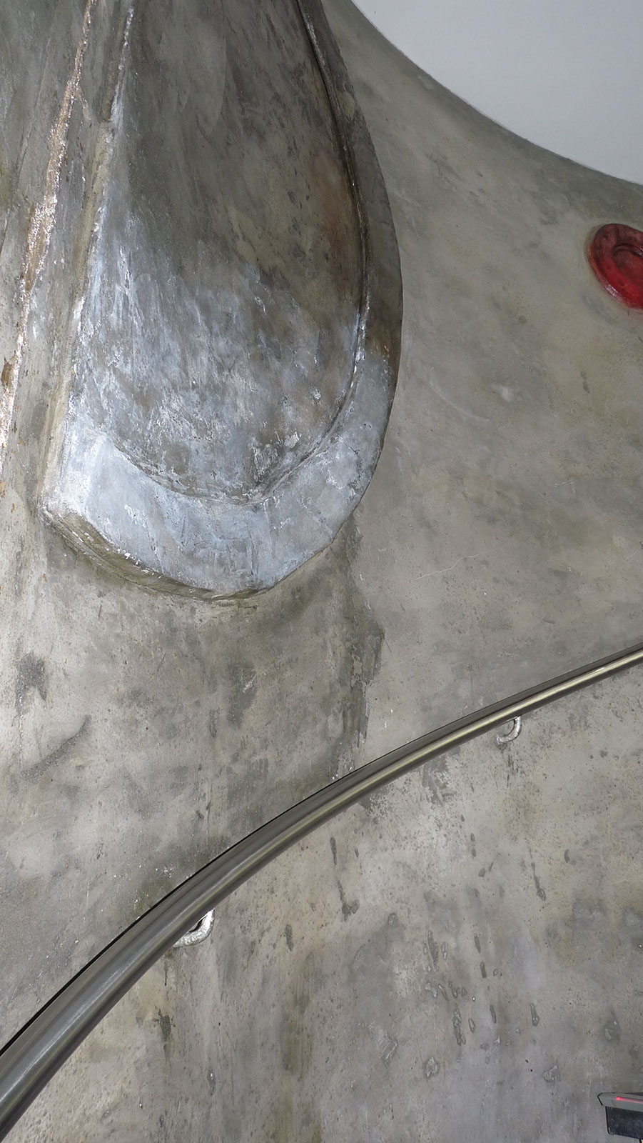 katrin schwenk raumkunst treppenhaus oberfläche spachtel weinkelleroptik