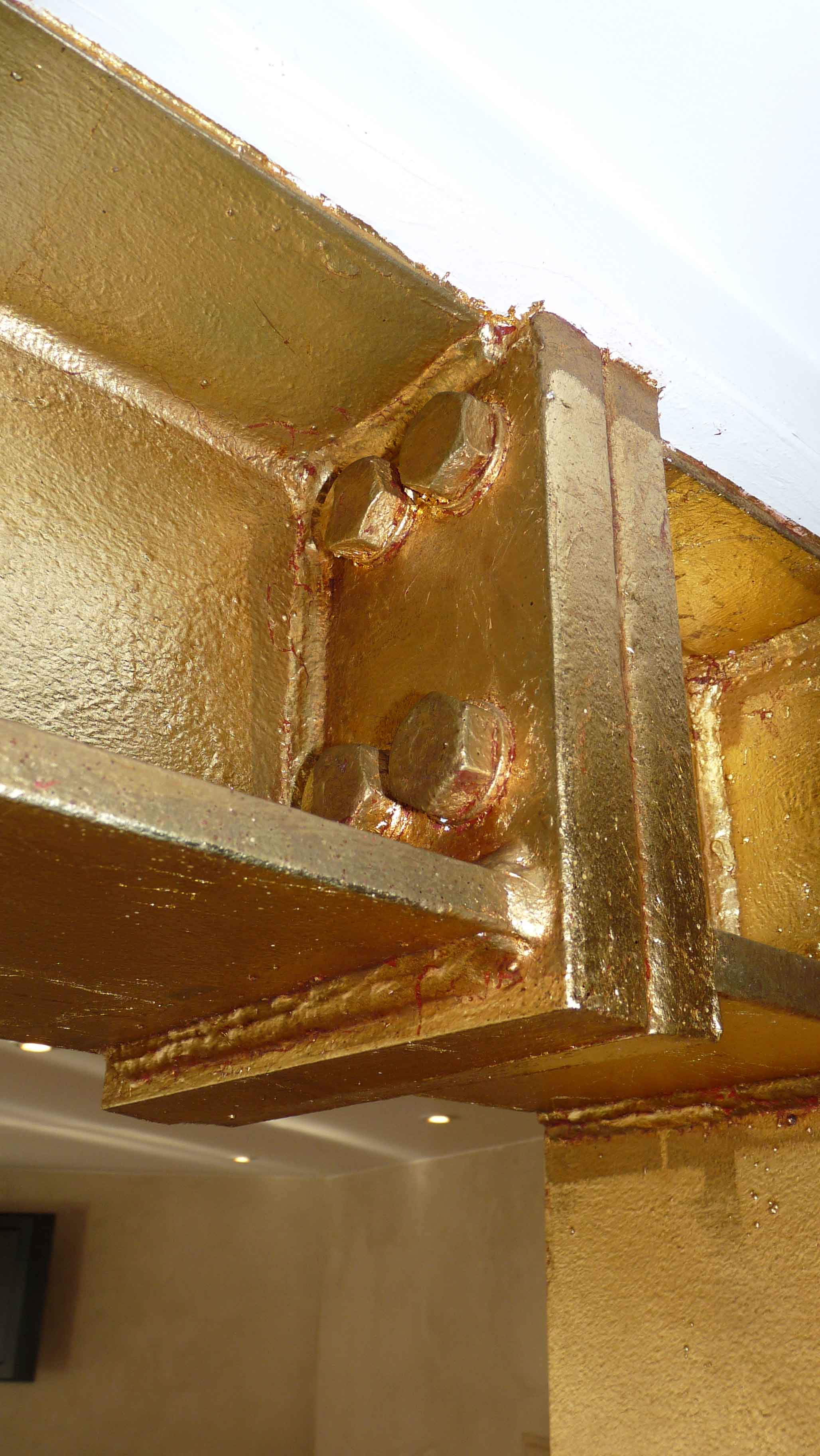 il_due_nagold_vergoldeter_pfeiler_detail_katrin_